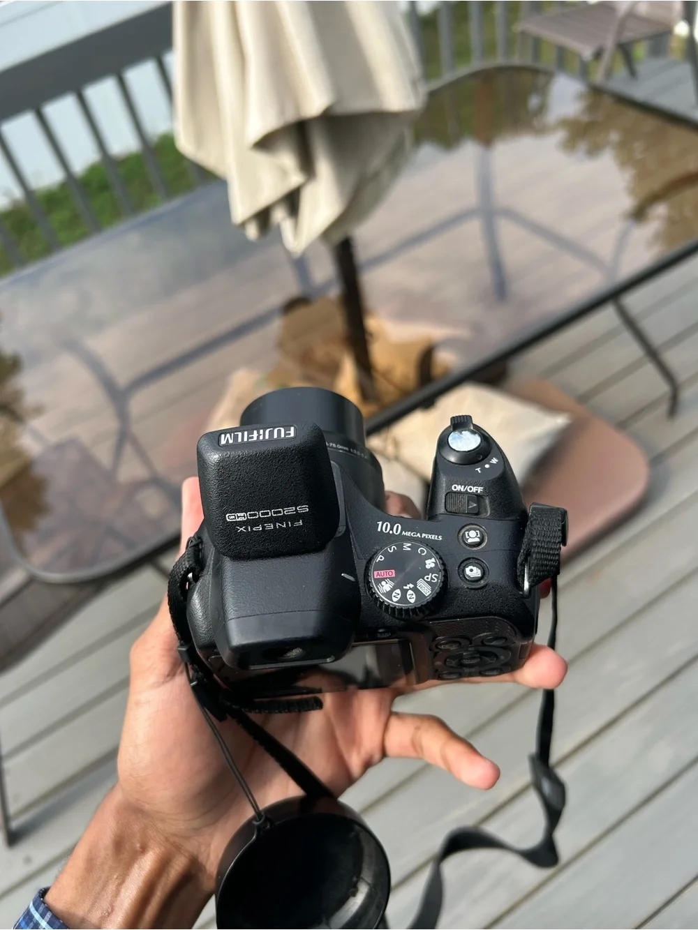 Fujifilm FinePix S2000HD 10 MP 15 X Zoom Digital Camera Black w/strap +Sd Card